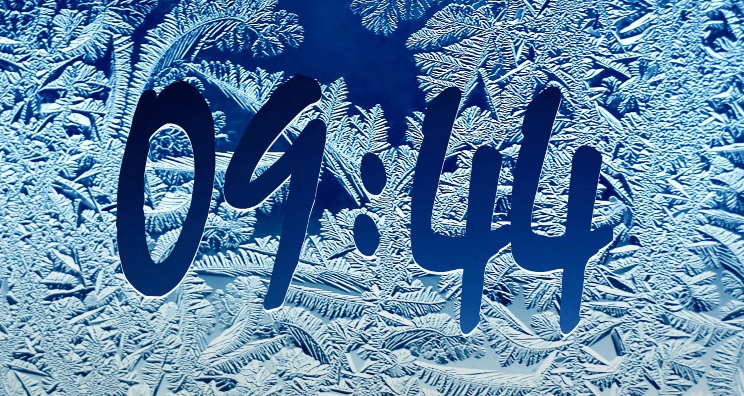 Frost Clock Screensaver for Windows - Enhance Your Desktop