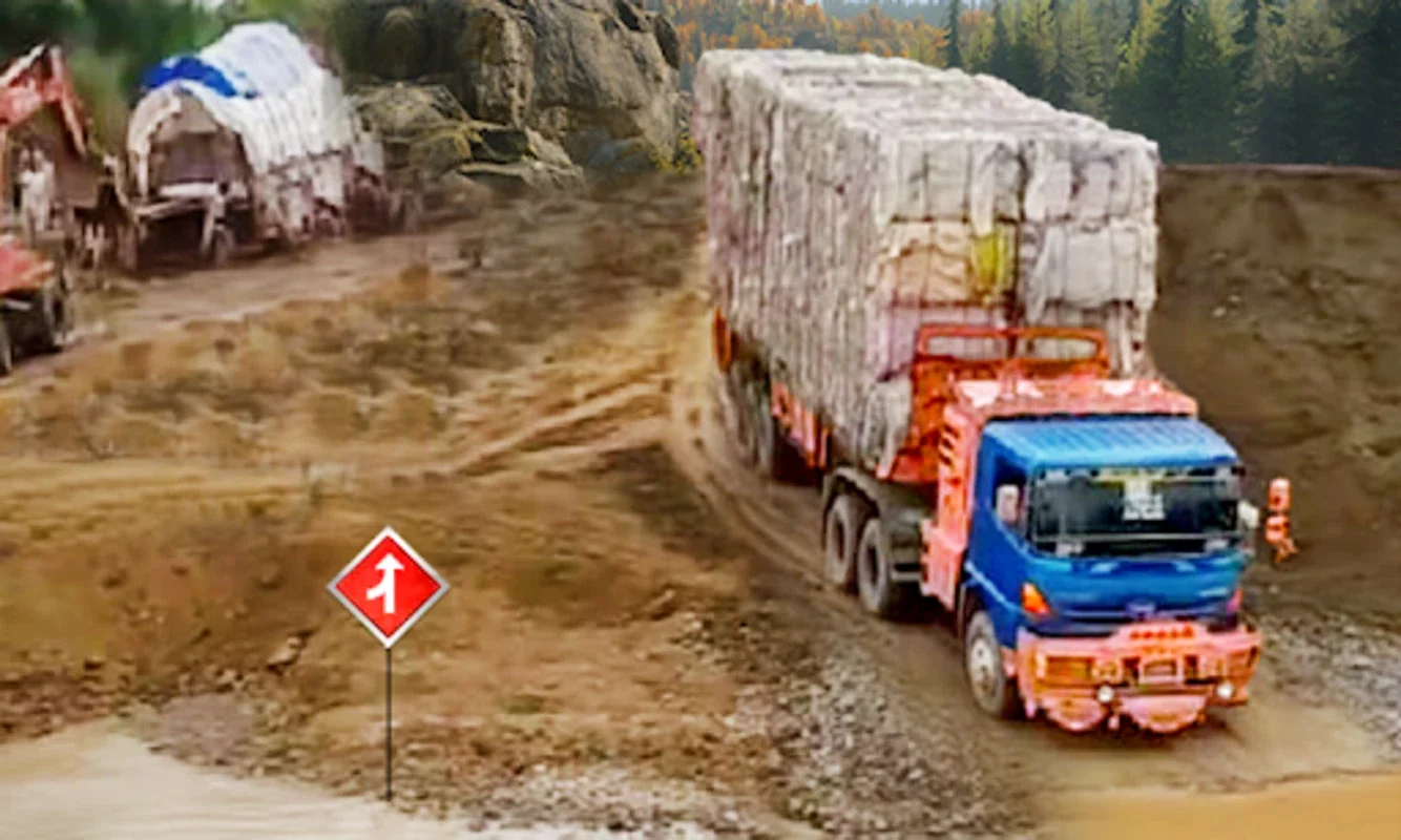 Heavy Cargo Truck for Android - Realistic Off-Road Simulator