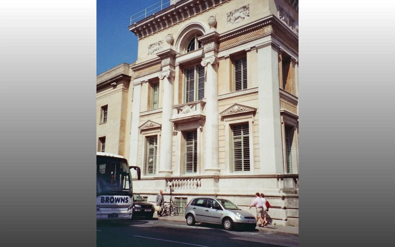 Oxford Screens for Windows - Capturing the Charm of Oxford